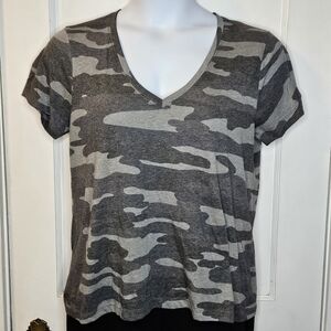 Lucky Brand Black/Grey Camo V-Neck Women's Top - Size Large